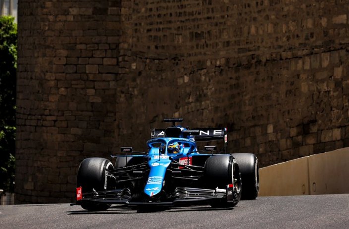 Viernes en Azerbaiyán - Alpine se cuela dentro del top 10 con Alonso y Ocon