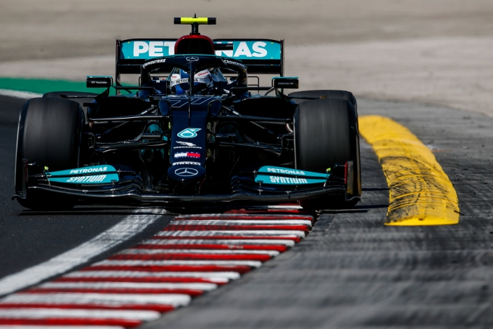 Valtteri Bottas lidera los tiempos de la FP2 en Hungría