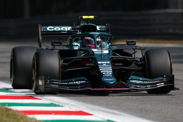 Domingo en Italia - Aston Martin se lleva una de cal y otra de arena
