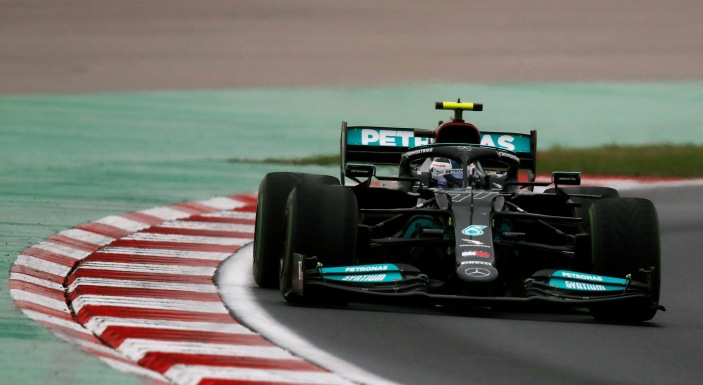 Domingo en Turquía - Mercedes cambia de papeles: Bottas gana; Hamilton 5º