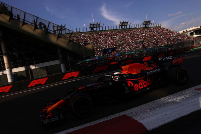 Max Verstappen marca el paso en la práctica libre 2