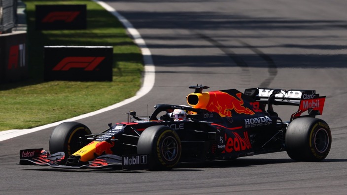 La primera vuelta decide la carrera en favor de Verstappen