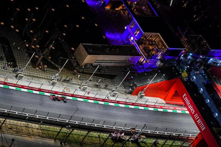 Viernes en Arabia Saudí - Ferrari y Leclerc dan el primer susto del fin de semana