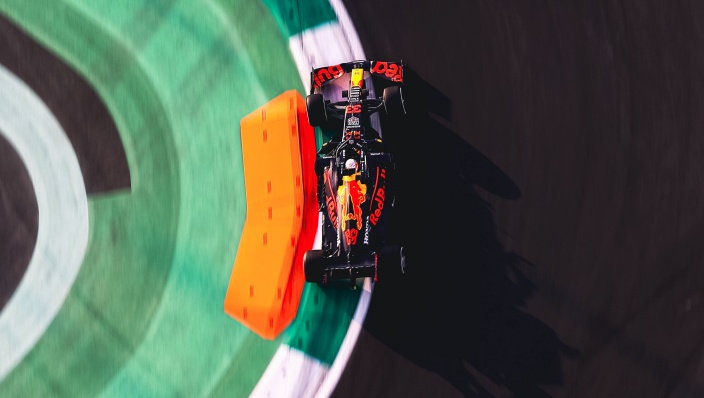 Viernes en Arabia Saudí - Red Bull: Verstappen cerca de Mercedes; Checo, no