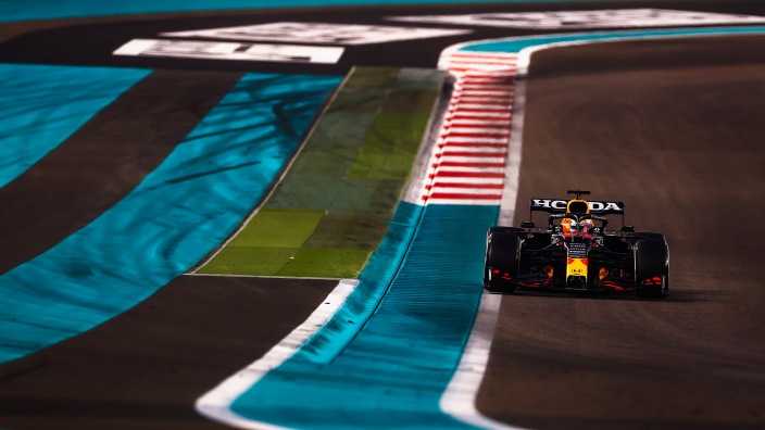 Domingo en Abu Dabi - Red Bull trabaja en equipo y Verstappen es Campeón del Mundo