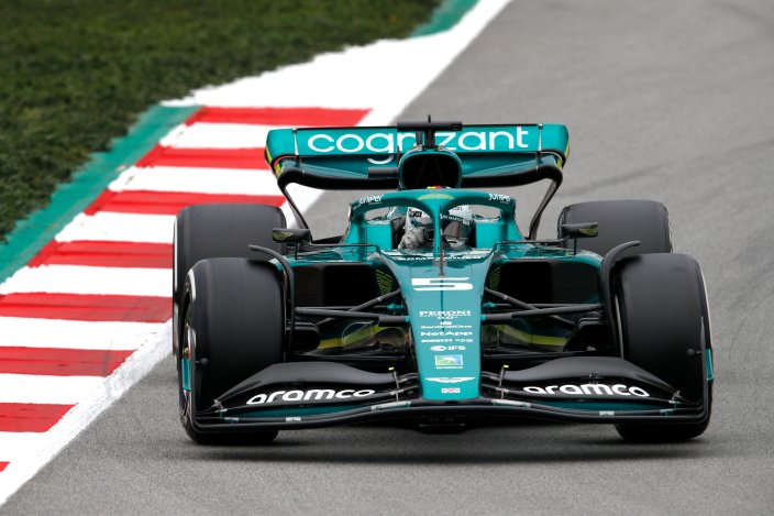 Test F1 2022: Día 3 – Aston Martin: Vettel baja tiempos y aparecen los primeros problemas