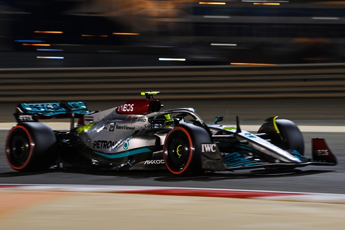 Domingo en Baréin – Mercedes rescata el podio ante la debacle de Red Bull
