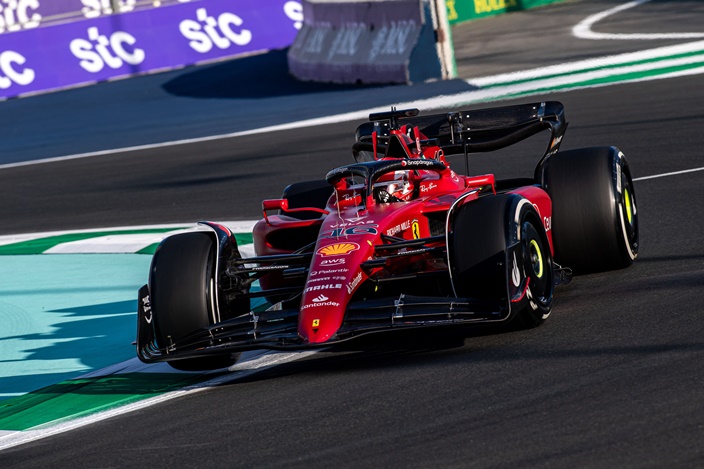 Viernes en Arabia Saudí – Ferrari comienza rápido, pero deja trabajo pendiente