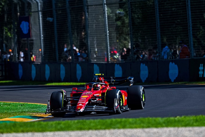 Sainz domina la primera sesión en Australia