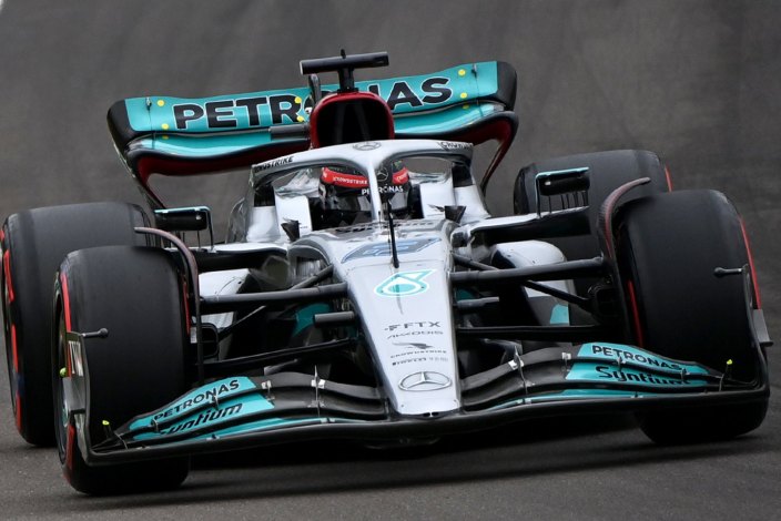 Russell sorprende y lidera los libres 2 en Imola