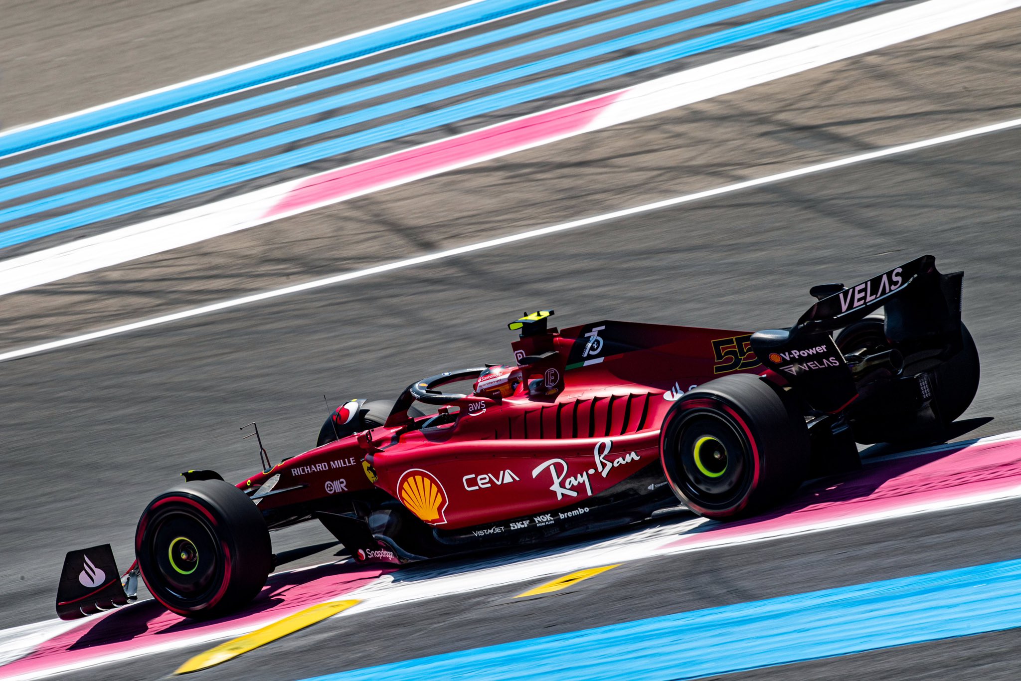 Sainz lidera la tarde del viernes en Francia seguido de Leclerc y Verstappen