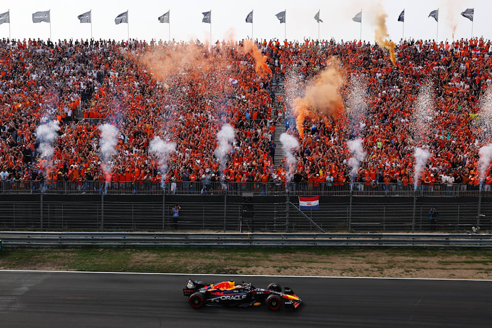 domingo-en-los-paises-bajos-red-bull-vuelve-a-acertar-la-estrategia-con-verstappen