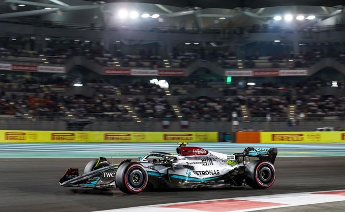 domingo-en-abu-dhabi-mercedes-no-les-salio-nada