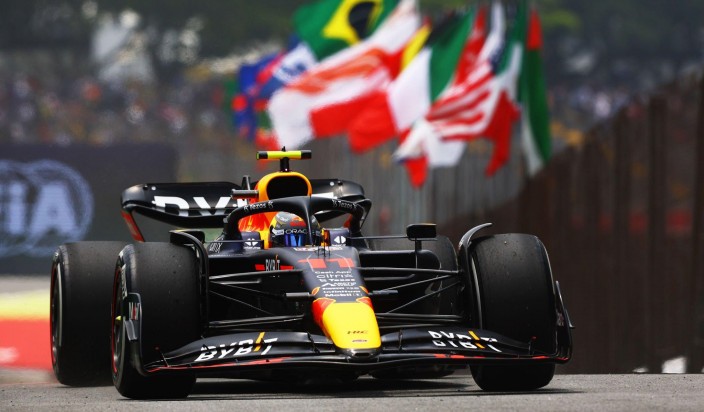 Pérez lidera unos apretados libres 1 en Interlagos