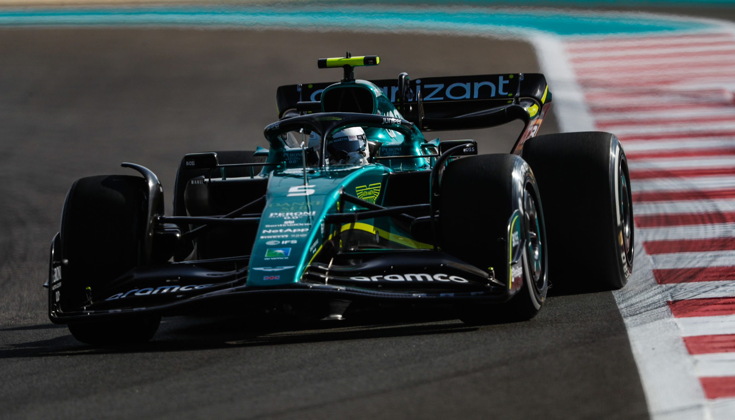 Viernes en Abu Dabi – Aston Martin con ritmo razonable en la despedida de Vettel