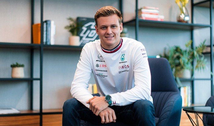 Mick Schumacher deja de ser piloto de la Academia de Ferrari para unirse a Mercedes