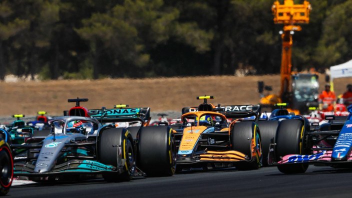 Hamilton cree que McLaren y Alpine pueden luchar también por victorias en 2023