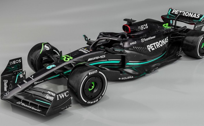 Mercedes lo apuesta todo al negro en el nuevo W14