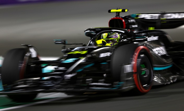 sabado-en-arabia-saudi-russell-pelea-con-los-grandes-y-hamilton-con-alpine