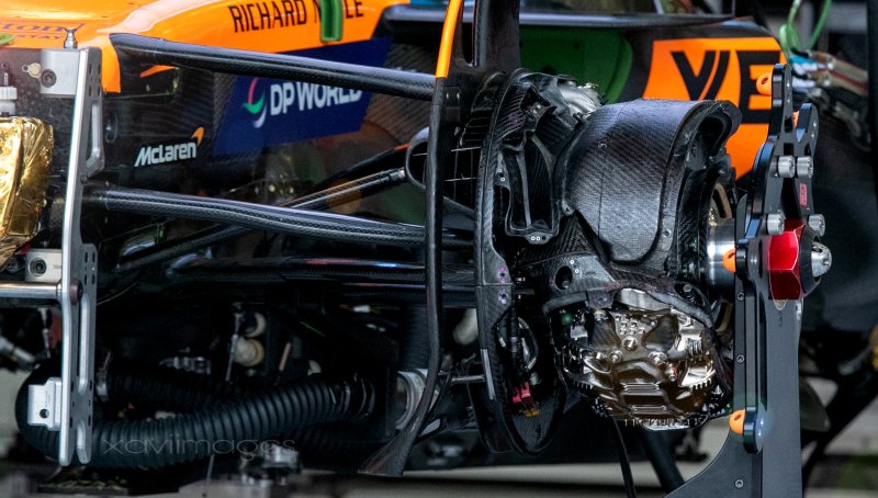 Suspensión delantera del McLaren MCL39 en Baréin