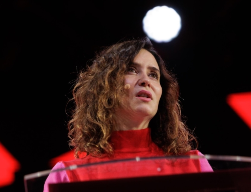 Isabel Díaz Ayuso invita a seguir la “emoción, incertidumbre y competición” de la Fórmula E en el Jarama